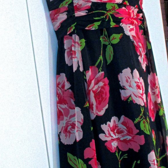 THE LIMIT FLORAL STRAPLESS WITH TAG DRESS - Picture 2 of 12